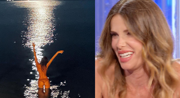 Alessia Marcuzzi, topless in mezzo al mare: il video super sexy al chiaro di luna