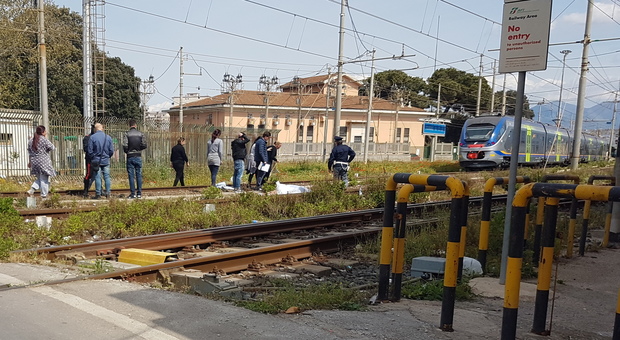 Torre Annunziata, tragedia sui binari: 70enne muore investito dal treno