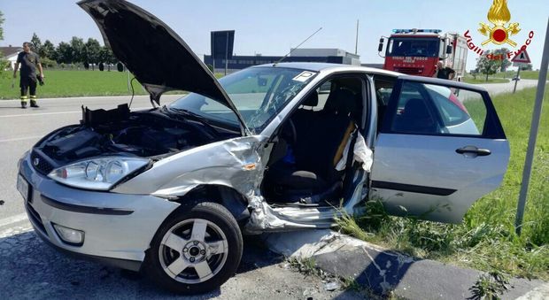 Scontro Ford Focus-Peugeot 207: ferite cinque donne