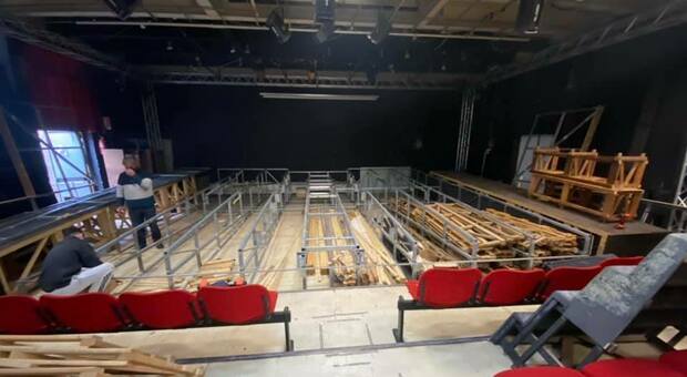 Napoli Est, smontato il palco nel centro Asterix: senza spazio il Beggars’ Theatre di San Giovanni
