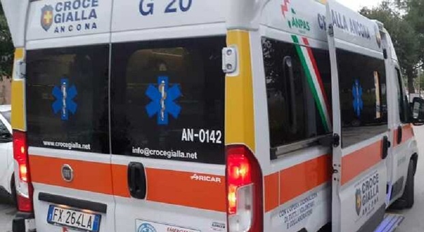 E' intervenuta l'ambulanza per un diciottenne tamponato a bordo del suo scooter a Passo Varano