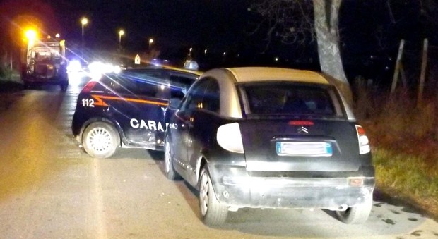 Roma, ubriaco alla guida piomba sull'auto dei carabinieri e travolge due militari ad Ardea: gravi