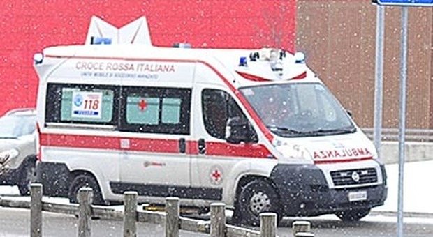 Fossombrone, ambulanze bloccate nella neve, arrivano i mezzi speciali