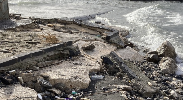 San Giovanni a Teduccio, pericoli e degrado sulla costa: altre indagini per la bonifica