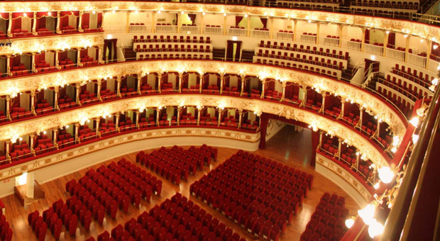 Il teatro Petruzzelli nella "dichiarazione di monumento nazionale": approvato l'emendamento