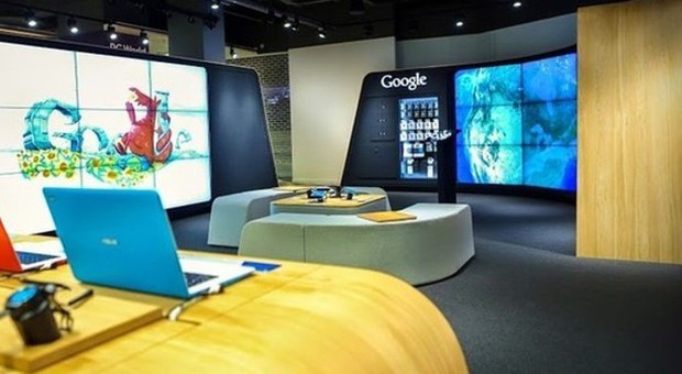 Google sfida Apple: a Londra apre il primo store del motore di ricerca