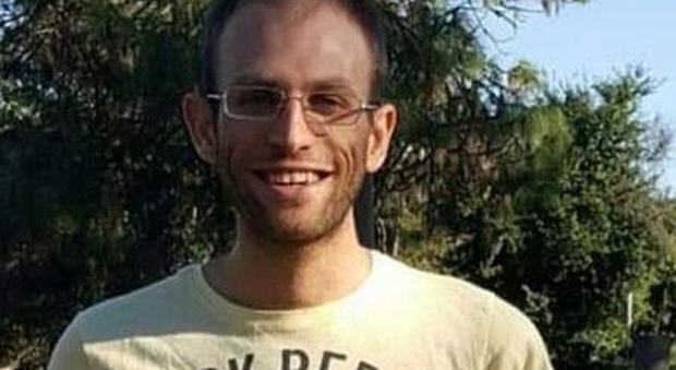 Mattia Moro scomparso, uscito di casa a piedi con la valigia: «Non sta bene, aiutatemi a trovarlo»