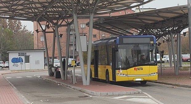 Modena, usa il bus di servizio per andare in gita al mare. Condannato a un anno e 4 mesi