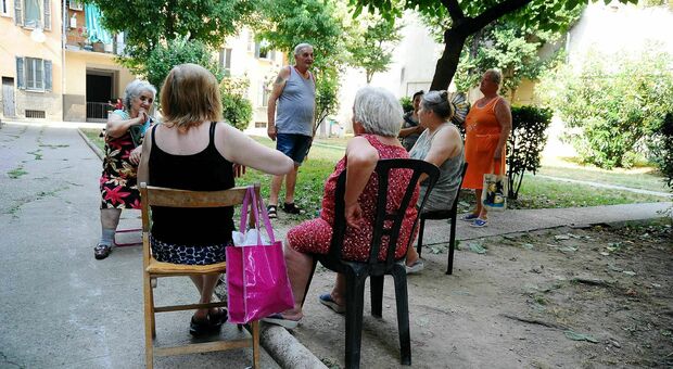 Milano, caldo e solitudine, riparte il piano estivo del Comune per gli anziani