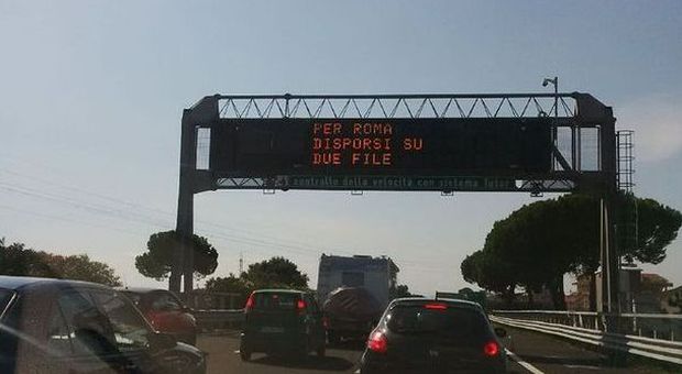 Controesodo, traffico intenso al bivio tra A30 e A1 in direzione Roma