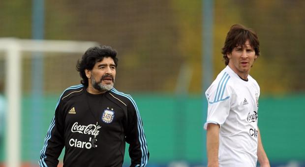 Maradona chiama l'Argentina «Farei il ct anche gratis»