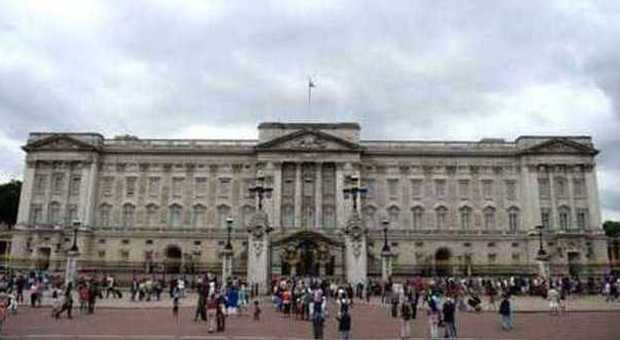 Londra, tenta l'irruzione a Buckingham Palace armato di coltello: fermato