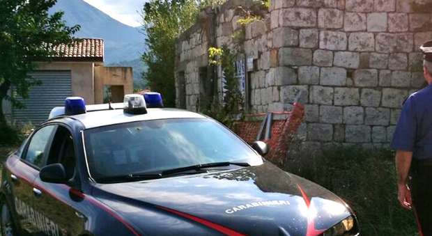 Tenta di corrompere i carabinieri offrendo 150 euro: arrestato