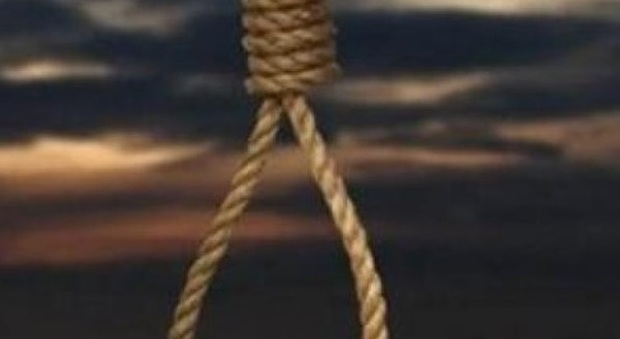 Choc nel Beneventano, 34enne si uccide impiccandosi a un albero