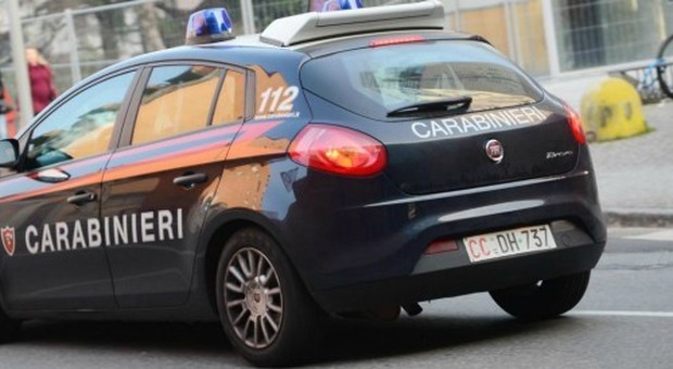 Coronavirus, funerale vietato e fuga all'arrivo dei carabinieri: 15 multati, c'è anche un vigile