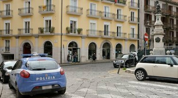 Avellino, Festa rifà il centro storico: «Ok isola pedonale con la scala mobile»