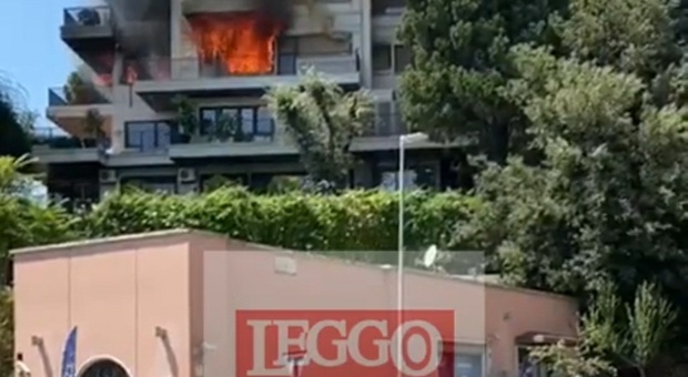 Roma, appartamento in fiamme ai Parioli: i pompieri salvano due persone