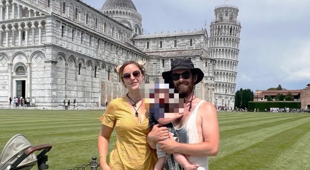 Bimbo di 11 mesi ha già visto 23 Paesi in tutto il mondo, la mamma: «Non è così difficile viaggiare con un neonato»
