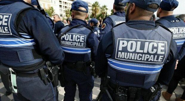 Marsiglia, ragazza di 24 anni colpita in casa da una pallottola vagante: è in stato di "morte cerebrale"