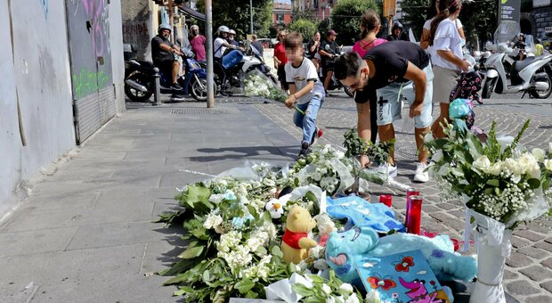 Napoli, bambino morto giù dal balcone: disposto il rito immediato per l'omicida