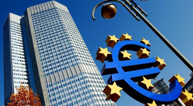 Mutui, prestiti, debito: cosa cambia dopo il rialzo dei tassi della Bce. La rata in un anno sale di 400 euro