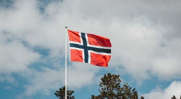 Norvegia, banca centrale alza tassi di 50 pb all'1,75%
