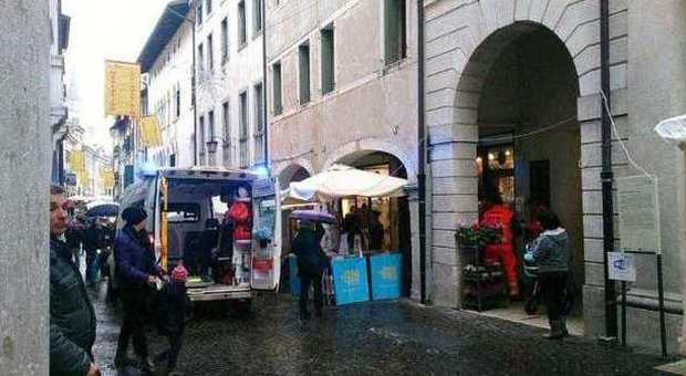 PORDENONE - I soccorsi in Corso Vittorio