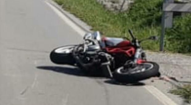 La moto finita fuori strada nell'incidente di via San Giacomo a Portogruaro