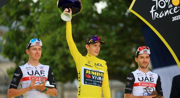 Vingegaard è il re del Tour de France: il trionfo di un ragazzo normale. La resistenza di Pogacar fiaccata alla terza settimana