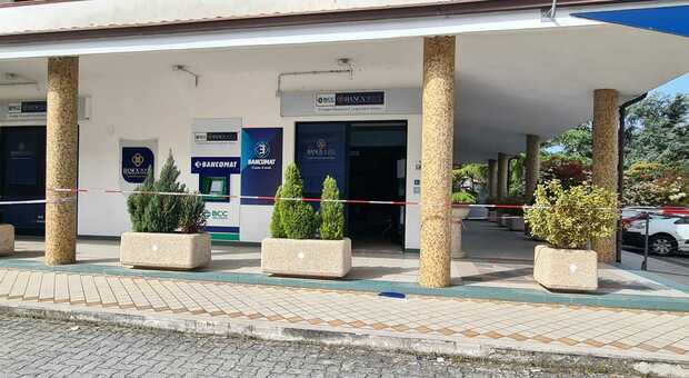 La banca colpita dai ladri ad Atena Lucana
