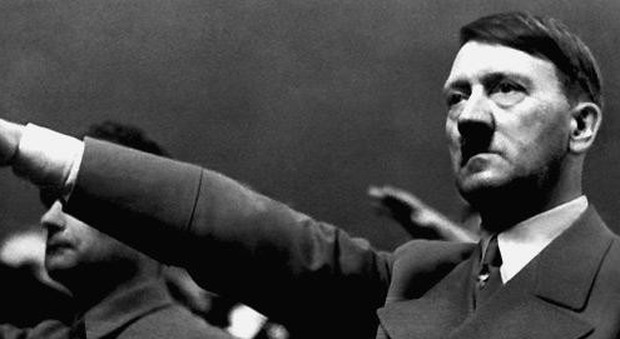 Adolf Hitler aveva solo un testicolo: ritrovata la cartella medica