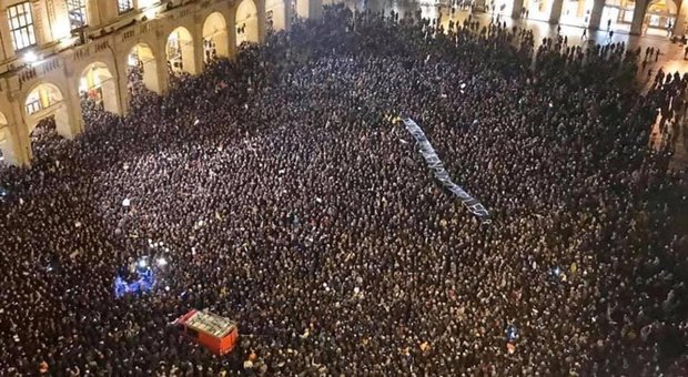 Sardine contro Salvini, dopo Bologna flash mob annunciato a Firenze