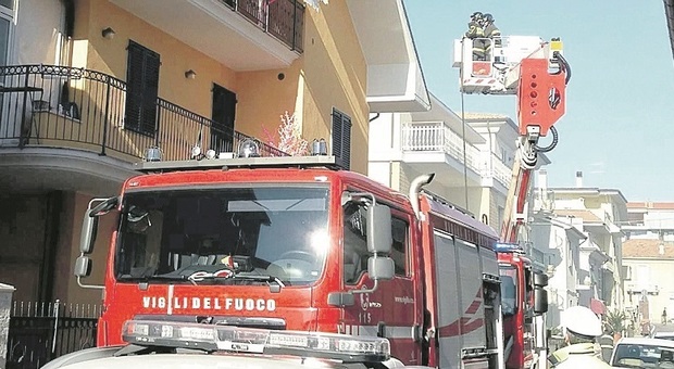 San Benedetto, bloccata in casa con la canna fumaria in fiamme: disabile salvata