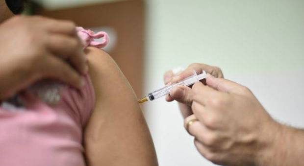 Vaccini, Zingaretti: «Nel Lazio manteniamo l'obbligatorietà»