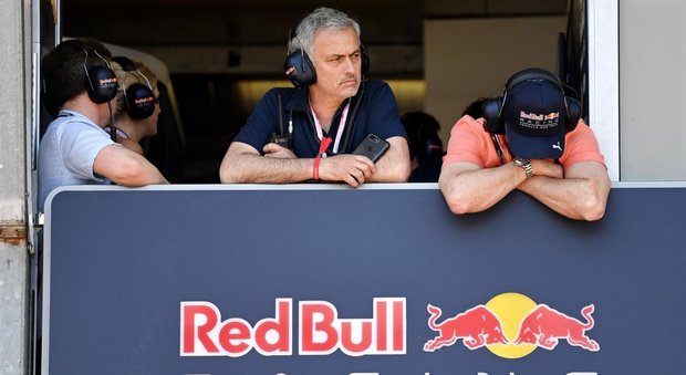 Mourinho tra la Juve e la Ferrari: «Amico della rossa, ma i bianconeri...»