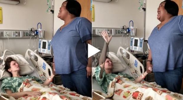 Scopre di avere un cancro, è disperata: l'infermiera le canta una preghiera