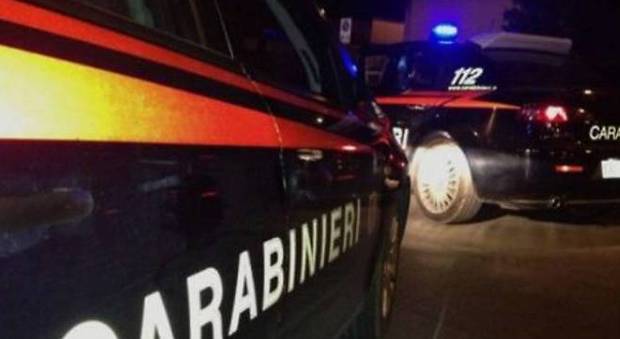 Terrore all'Eurospin: armati seminano il panico alle casse Il colpo a pochi passi dalla caserma dai carabinieri