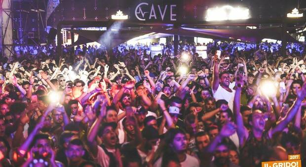 Gallipoli, no alla riapertura della discoteca “Le Cave”: «Solo attività di bar». La sentenza