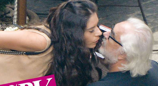 Flavio Briatore e il bacio sospetto in hotel: "Aspettavo due persone, ecco cos'è successo"