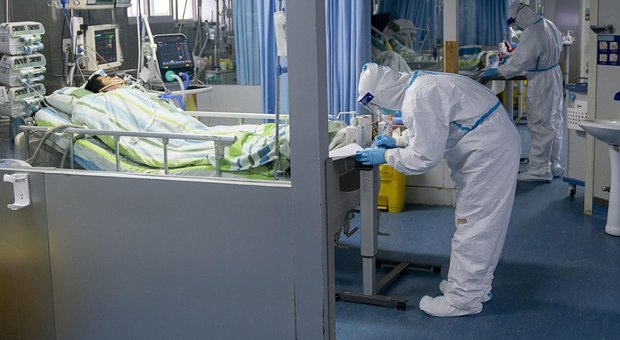 Coronavirus, l'ex ufficiale israeliano Shoham: «Creato dai cinesi in laboratorio di armi batteriologiche»