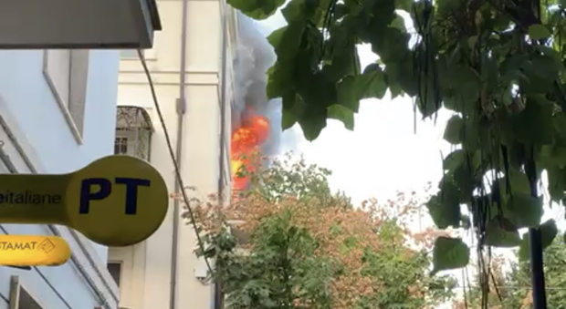 Pescara, casa in fiamme nel centro: salvato il proprietario