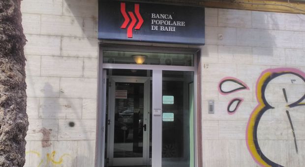 Battipaglia, banditi mascherati assaltano Banca popolare di Bari