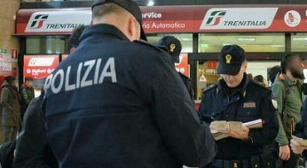 Stretta nelle stazioni marchigiane: ad Ancona fioccano denunce e sanzioni negli ultimi giorni