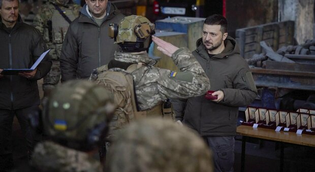 Zelensky a Washington, pronte nuove armi Usa per Kiev. Mosca: «Il conflitto si aggrava»