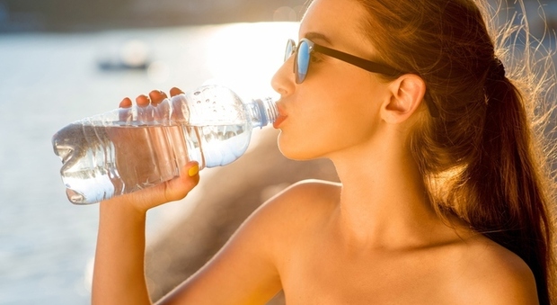 Dieta, bye bye cellulite: ecco l'acqua che combatte gli inestetismi cutanei
