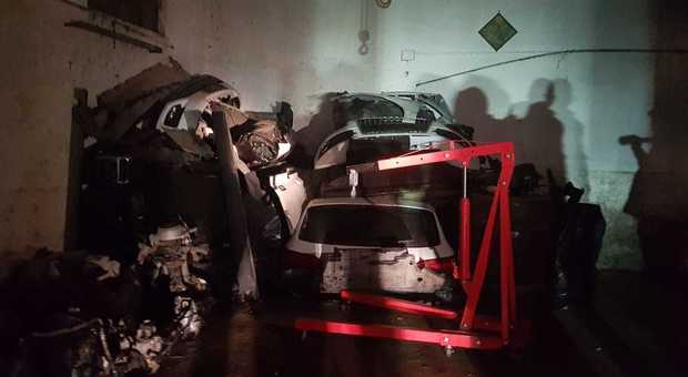 Latina, auto di lusso e trattori rubati e smembrati per essere rivenduti in Romania: tre arresti