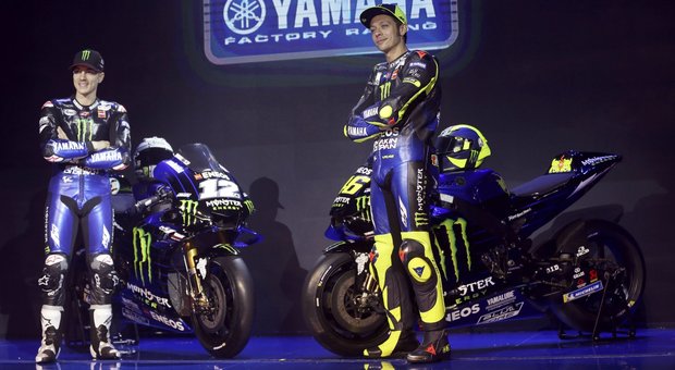Maverik Vinales e Valentino Rossi con la nuova Yamaha M1