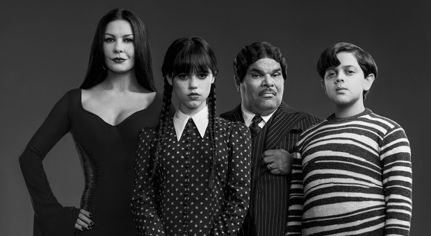 Torna la Famiglia Addams su Netflix, Tim Burton dirige la nuova serie Mercoledì. Trama, cast e trailer