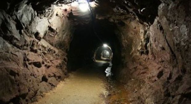 Sudafrica, duecento intrappolati in una miniera d'oro illegale