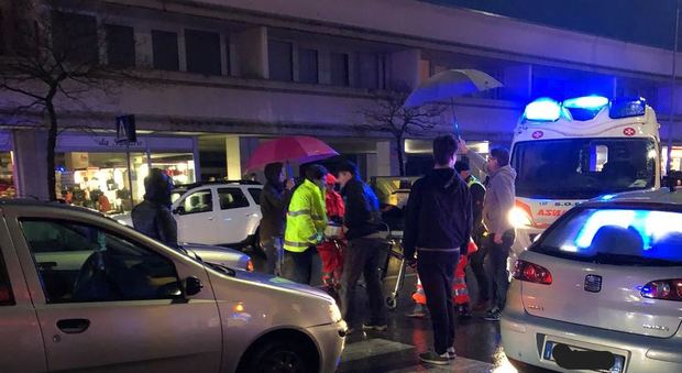 I soccorsi alla donna di Porcia investita da una Audi 80 a Udine